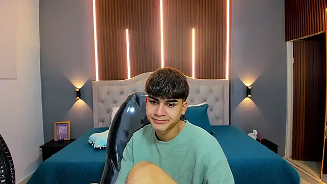 Snapshot of Tommy18__ chatting on 7, 10, 2025 Tommy18 online show from 7, 10, 2025