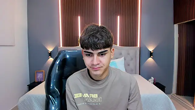 Snapshot of Tommy18__ chatting on 9, 10, 2025 Tommy18 online show from 9, 10, 2025