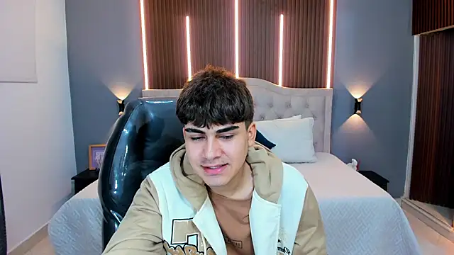 Snapshot of Tommy18__ chatting on 11, 10, 2025 Tommy18 online show from 11, 10, 2025