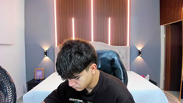 Snapshot of Tommy18__ chatting on 16, 10, 2025 Tommy18 online show from 16, 10, 2025