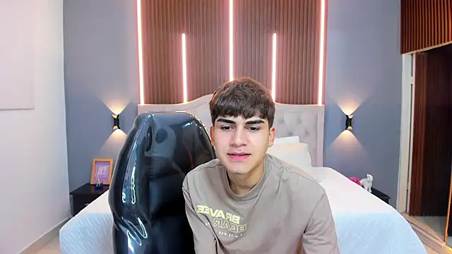 Snapshot of Tommy18__ chatting on 17, 10, 2025 Tommy18 online show from 17, 10, 2025