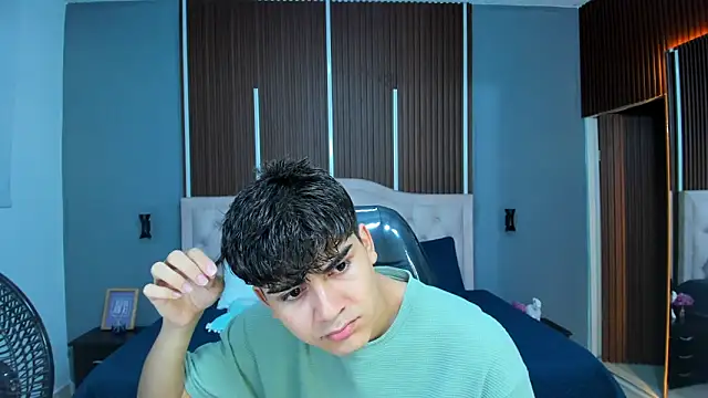 Snapshot of Tommy18__ chatting on 19, 10, 2025 Tommy18 online show from 19, 10, 2025