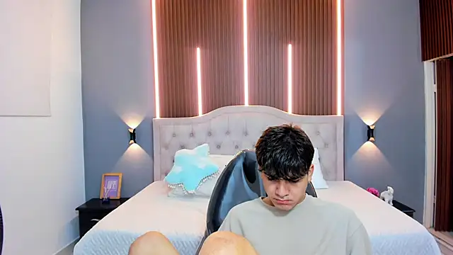 Snapshot of Tommy18__ chatting on 22, 10, 2025 Tommy18 online show from 22, 10, 2025