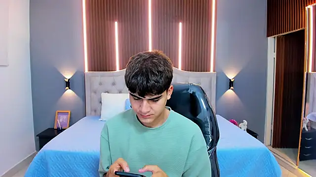 Snapshot of Tommy18__ chatting on 6, 11, 2025 Tommy18 online show from 6, 11, 2025