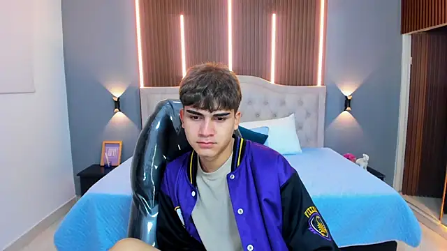 Snapshot of Tommy18__ chatting on 7, 11, 2025 Tommy18 online show from 7, 11, 2025