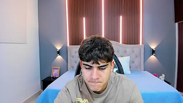 Snapshot of Tommy18__ chatting on 8, 11, 2025 Tommy18 online show from 8, 11, 2025