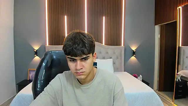 Snapshot of Tommy18__ chatting on 11, 11, 2025 Tommy18 online show from 11, 11, 2025