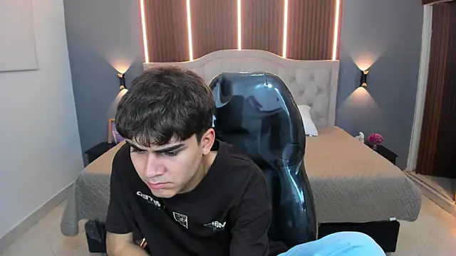 Snapshot of Tommy18__ chatting on 13, 11, 2025 Tommy18 online show from 13, 11, 2025