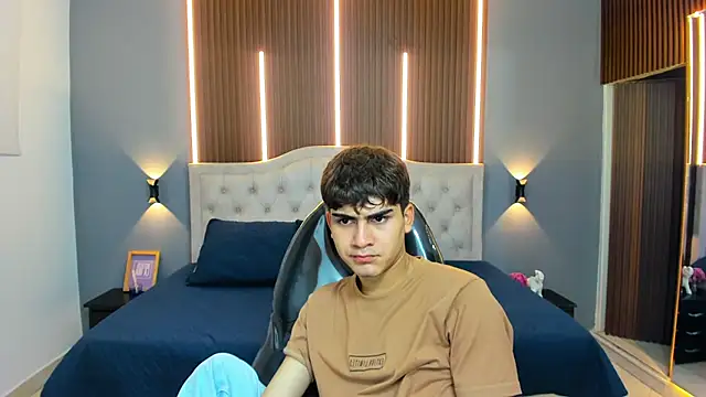 Snapshot of Tommy18__ chatting on 14, 11, 2025 Tommy18 online show from 14, 11, 2025