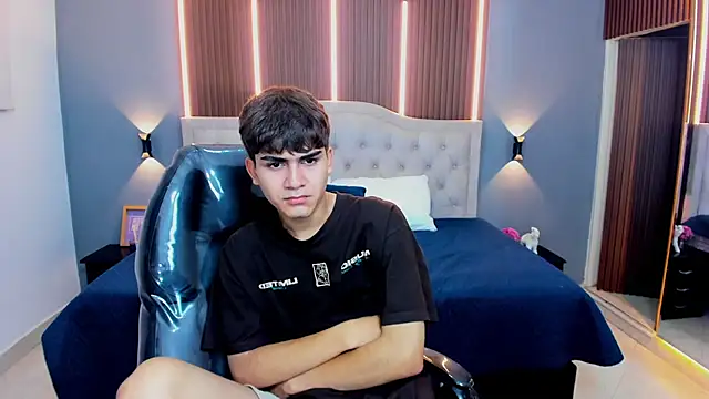 Snapshot of Tommy18__ chatting on 15, 11, 2025 Tommy18 online show from 15, 11, 2025