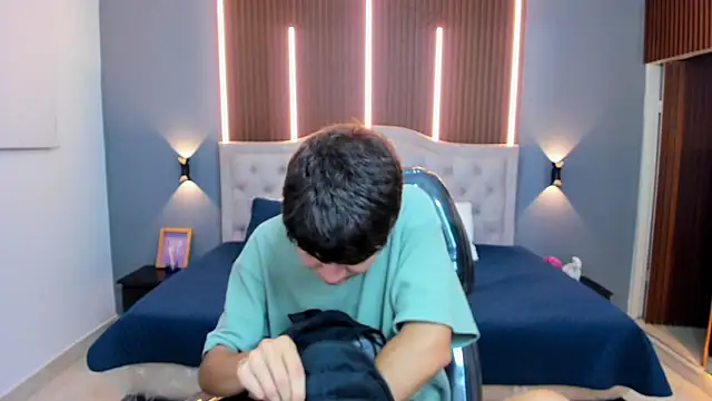 Snapshot of Tommy18__ chatting on 16, 11, 2025 Tommy18 online show from 16, 11, 2025