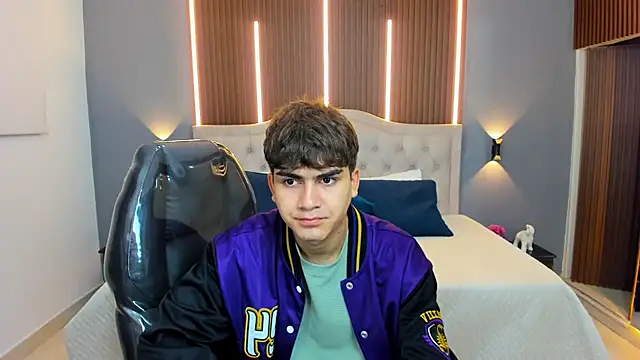 Snapshot of Tommy18__ chatting on 18, 11, 2025 Tommy18 online show from 18, 11, 2025