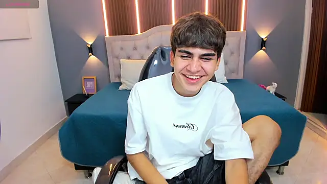 Snapshot of Tommy18__ chatting on 27, 11, 2025 Tommy18 online show from 27, 11, 2025