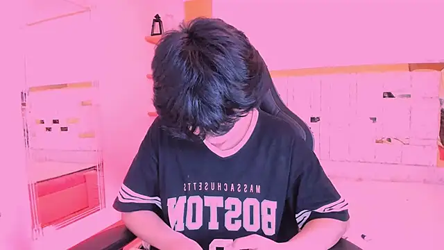 AllanYong18 online show from 7, 3, 2025