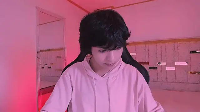 AllanYong18 online show from 10, 3, 2025