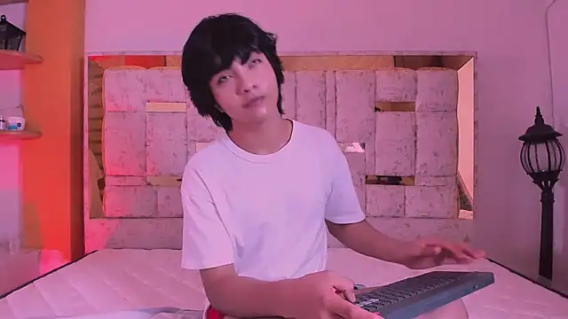 AllanYong18 online show from 22, 3, 2025