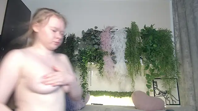 Snapshot of scyrim2 chatting on 4, 3, 2025 scyrim2 online show from 4, 3, 2025