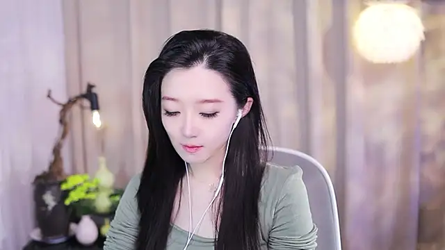 Snapshot of Zoe-99 chatting on 11, 11, 2025 Zoe-99 online show from 11, 11, 2025