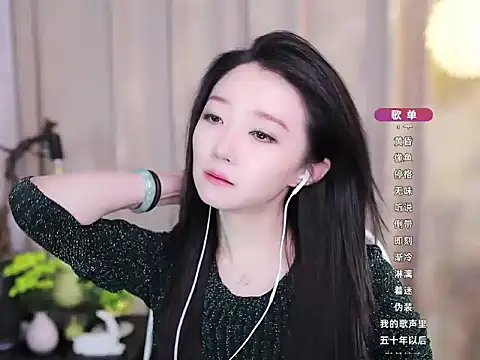 Snapshot of Zoe-99 chatting on 13, 11, 2025 Zoe-99 online show from 13, 11, 2025