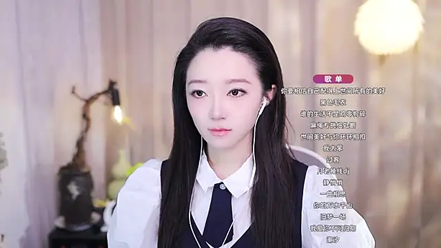 Snapshot of Zoe-99 chatting on 18, 11, 2025 Zoe-99 online show from 18, 11, 2025