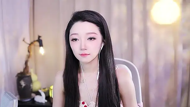 Snapshot of Zoe-99 chatting on 15, 12, 2025 Zoe-99 online show from 15, 12, 2025