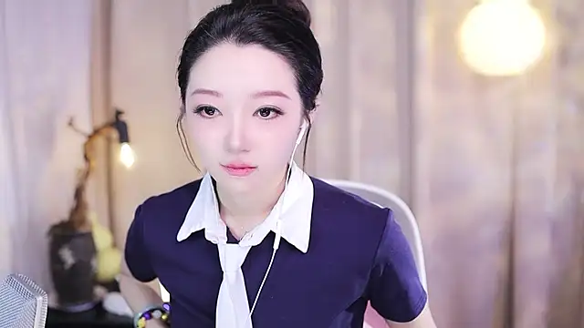 Snapshot of Zoe-99 chatting on 16, 12, 2025 Zoe-99 online show from 16, 12, 2025