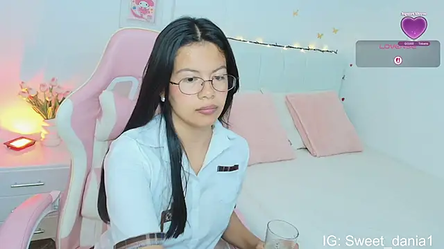 sweet dania  online show from 25, 9, 2025