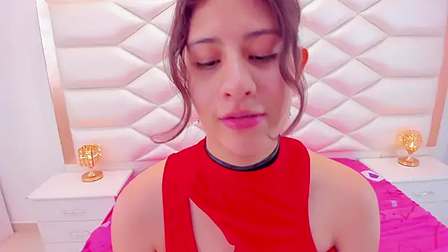 Snapshot of MiaQueen021 chatting on 8, 3, 2025 MiaQueen021 online show from 8, 3, 2025