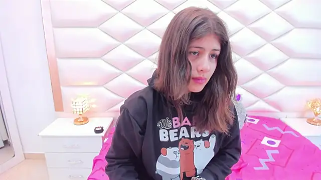 Snapshot of MiaQueen021 chatting on 14, 3, 2025 MiaQueen021 online show from 14, 3, 2025