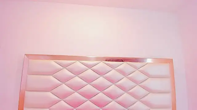 Snapshot of MiaQueen021 chatting on 19, 3, 2025 MiaQueen021 online show from 19, 3, 2025