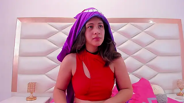 Snapshot of MiaQueen021 chatting on 19, 3, 2025 MiaQueen021 online show from 19, 3, 2025