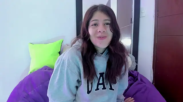 Snapshot of MiaQueen021 chatting on 8, 9, 2025 MiaQueen021 online show from 8, 9, 2025