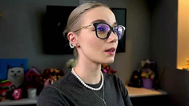 ileanacampbe online show from 3, 3, 2025