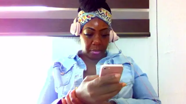 chocolatechipkukky85 online show from 22, 4, 2026