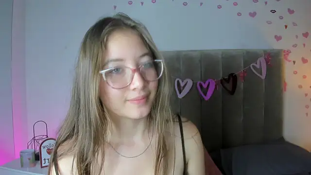 Snapshot of Dahlia_Rousse chatting on 8, 3, 2025 Dahlia Rousse online show from 8, 3, 2025