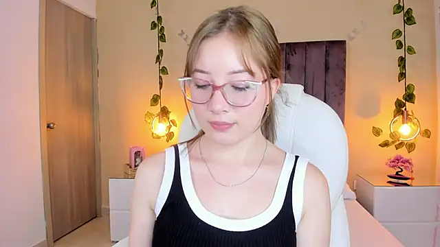 Snapshot of Dahlia_Rousse chatting on 27, 9, 2025 Dahlia Rousse online show from 27, 9, 2025