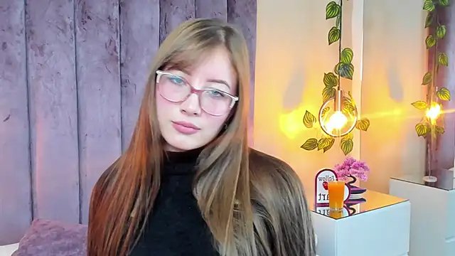 Dahlia Rousse online show from 17, 12, 2025