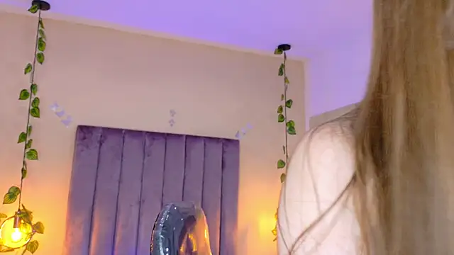 Dahlia Rousse online show from 27, 3, 2026