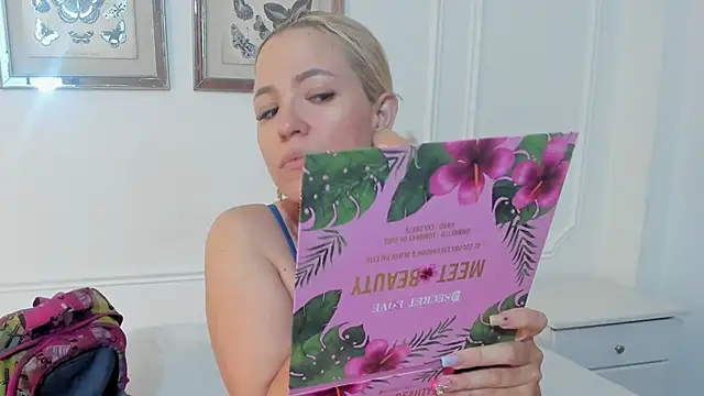 Snapshot of Cristal_Bons chatting on 28, 2, 2025 Cristal Bons online show from 28, 2, 2025