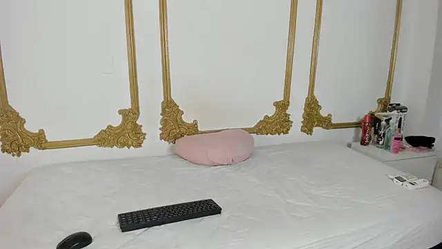 Snapshot of Cristal_Bons chatting on 12, 3, 2025 Cristal Bons online show from 12, 3, 2025