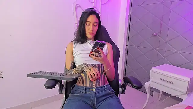 Snapshot of MeganPresleyy chatting on 18, 5, 2026 MeganPresleyy online show from 18, 5, 2026