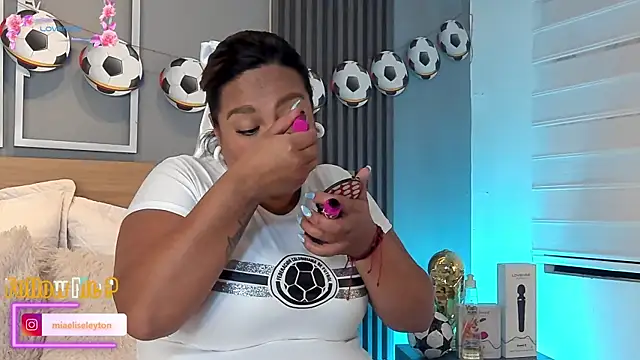 Snapshot of Elise-Leyton chatting on 17, 6, 2026 Elise-Leyton online show from 17, 6, 2026