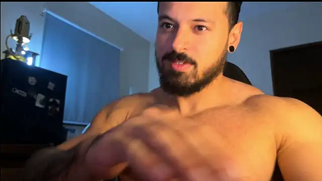 Snapshot of Lucasfit24 chatting on 11, 11, 2025 Lucasfit24 online show from 11, 11, 2025