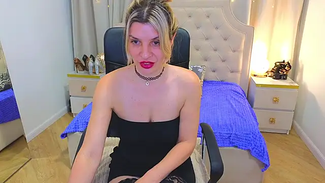 Snapshot of M_I_A_M_I_A chatting on 3, 2, 2025 M I A M I A online show from 3, 2, 2025