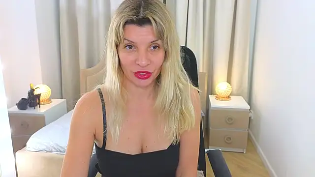 Snapshot of M_I_A_M_I_A chatting on 12, 11, 2025 M I A M I A online show from 12, 11, 2025