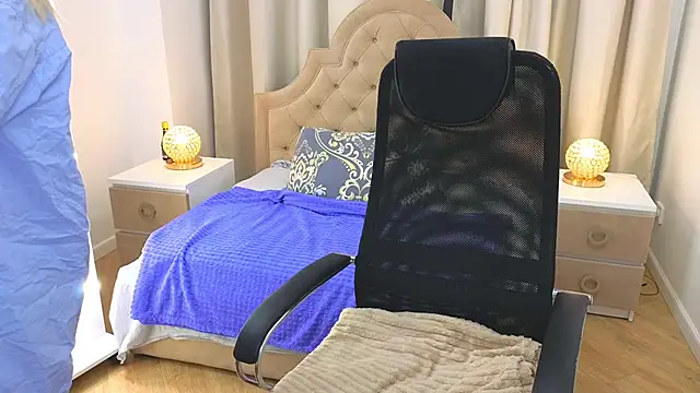 Snapshot of M_I_A_M_I_A chatting on 15, 12, 2025 M I A M I A online show from 15, 12, 2025