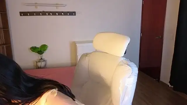 Renaxi Smith online show from 14, 3, 2026