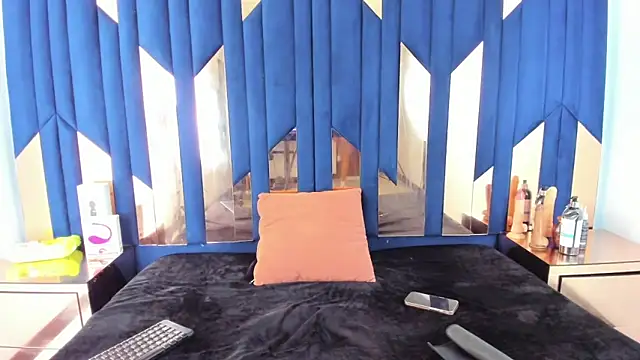 Salmaportman69 online show from 4, 12, 2025