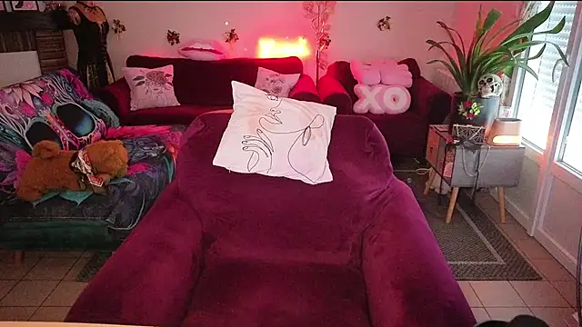 Miss luxiole online show from 5, 7, 2026