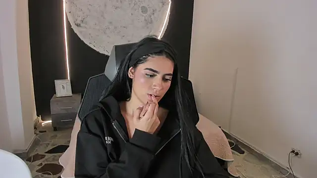 Snapshot of BellaaStorm chatting on 18, 10, 2025 BellaaStorm online show from 18, 10, 2025